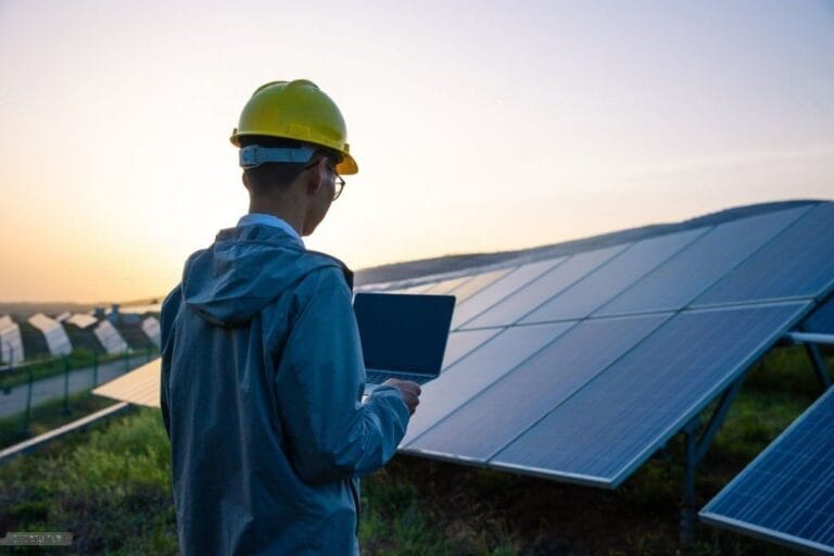 Elum Field-Proven certified installer proudly displaying their expertise in solar energy systems.